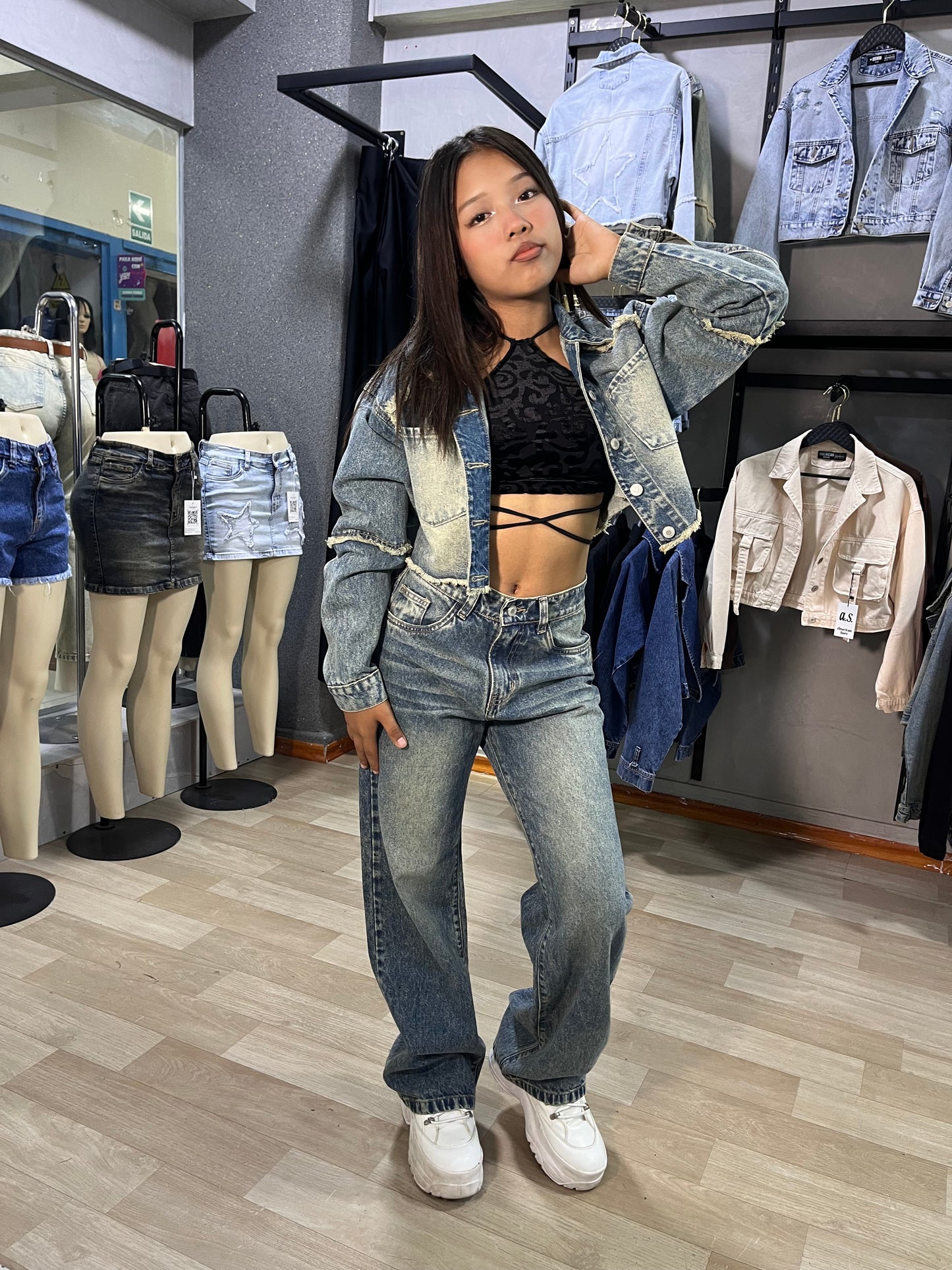 CONJUNTO MIA CHAVEZ